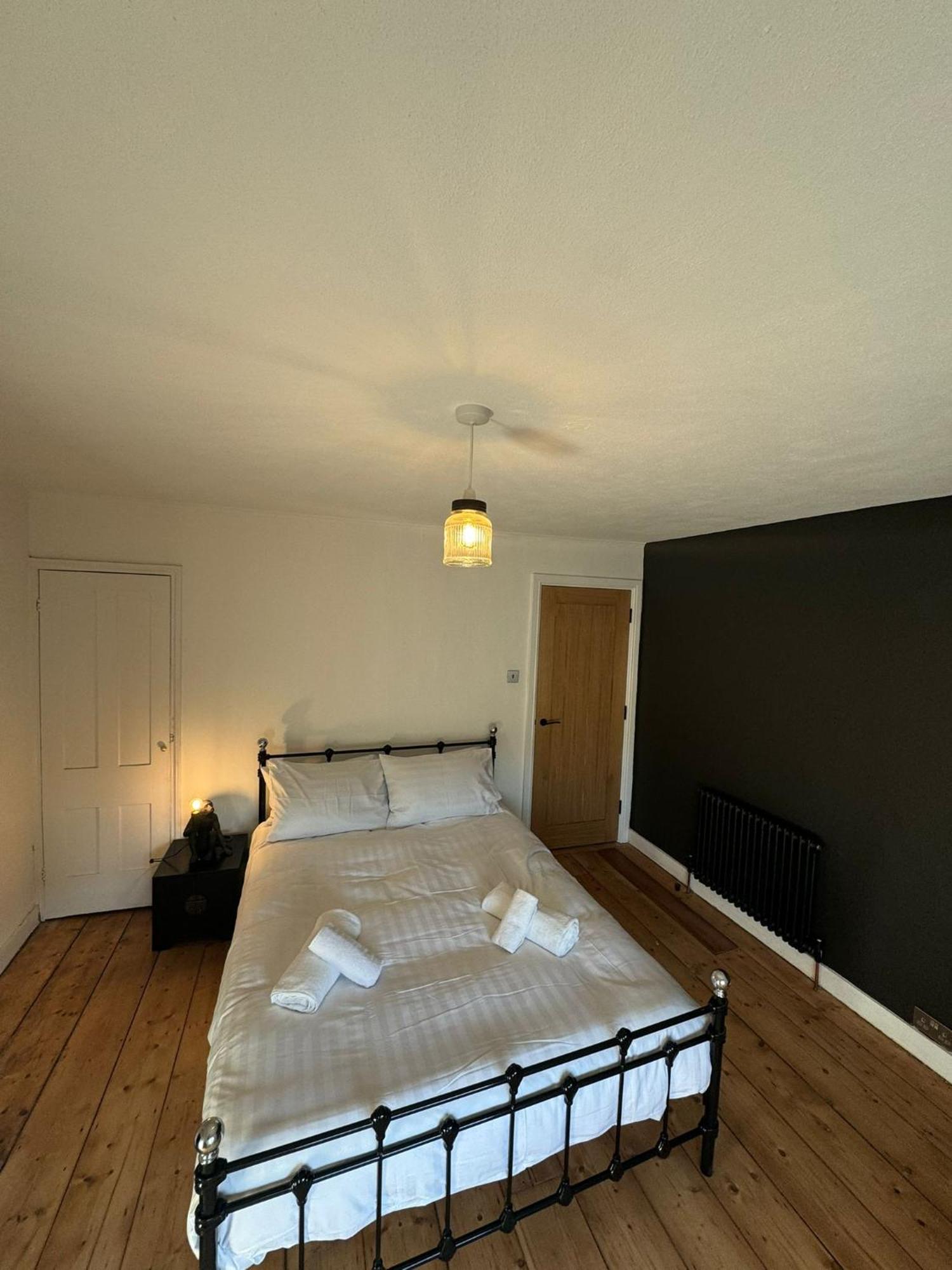 Mill Hill Guest House Каус Екстериор снимка